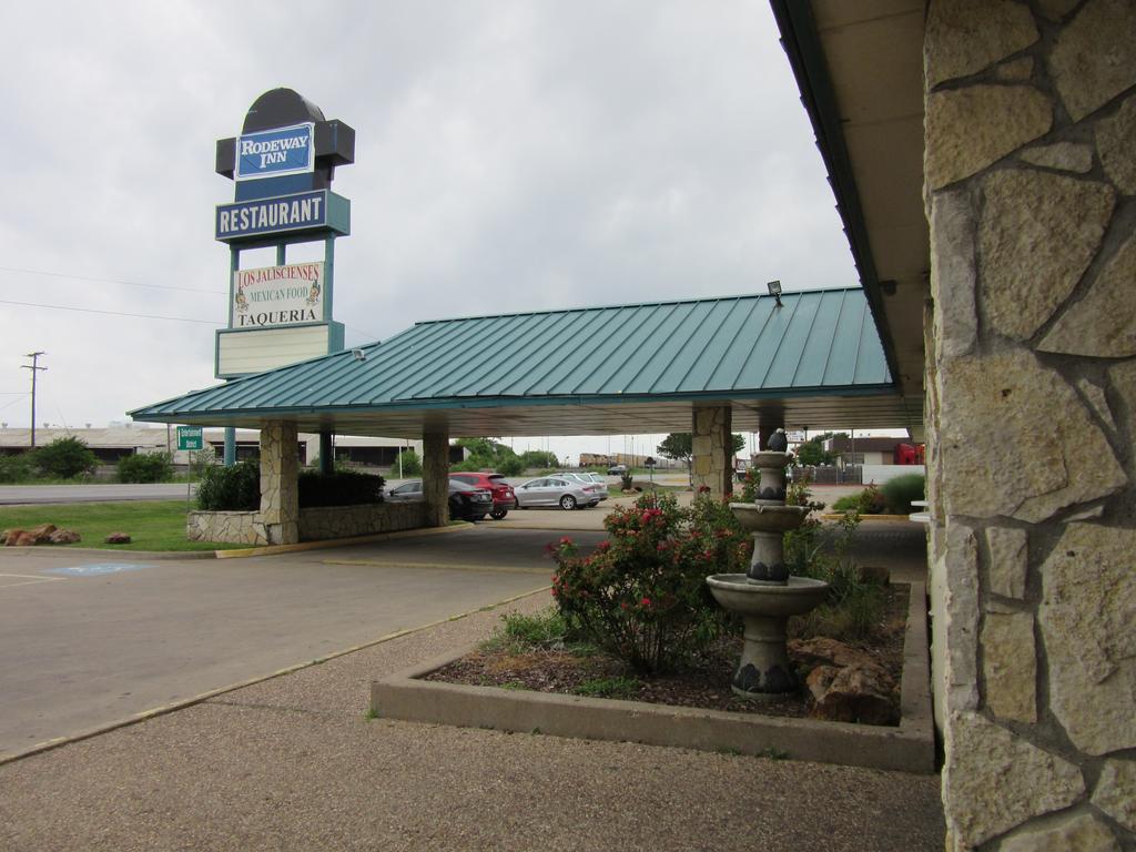 Rodeway Inn Arlington Exterior photo